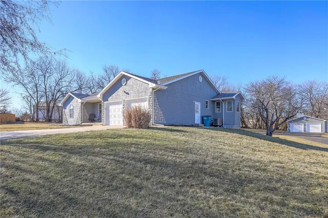$600,000 | 19885 West 222nd Place, Spring Hill, KS 66083