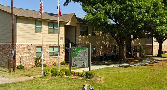 $678 | 401 North Shady Shores Road, Lake Dallas, TX 75065