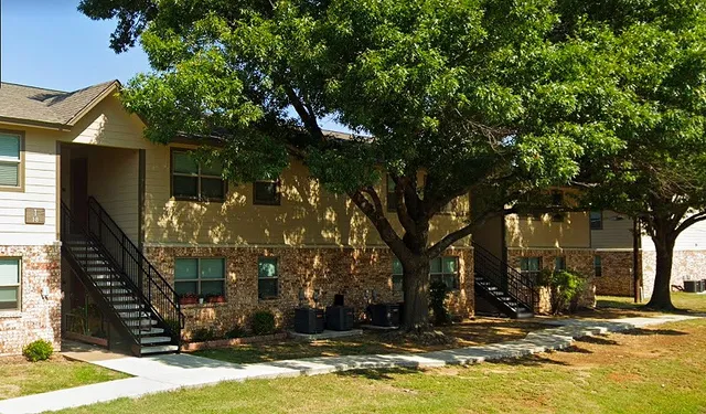 $678 | 401 North Shady Shores Road, Lake Dallas, TX 75065
