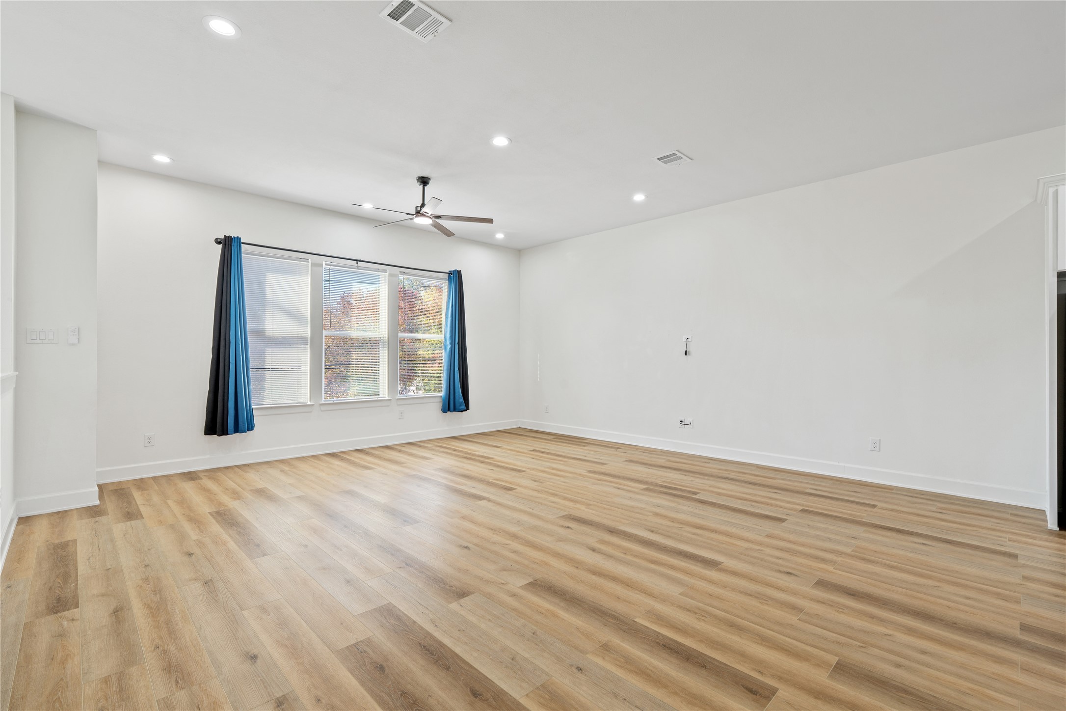 3601 Rebecca Street, Unit A Houston, TX 77021 - Photo 15 of 29 a view of an empty room with wooden floor and a window