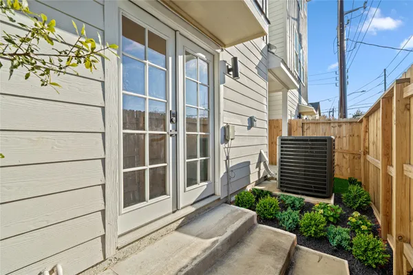 $2,350 | 3601 Rebecca Street, Unit A, Houston, TX 77021