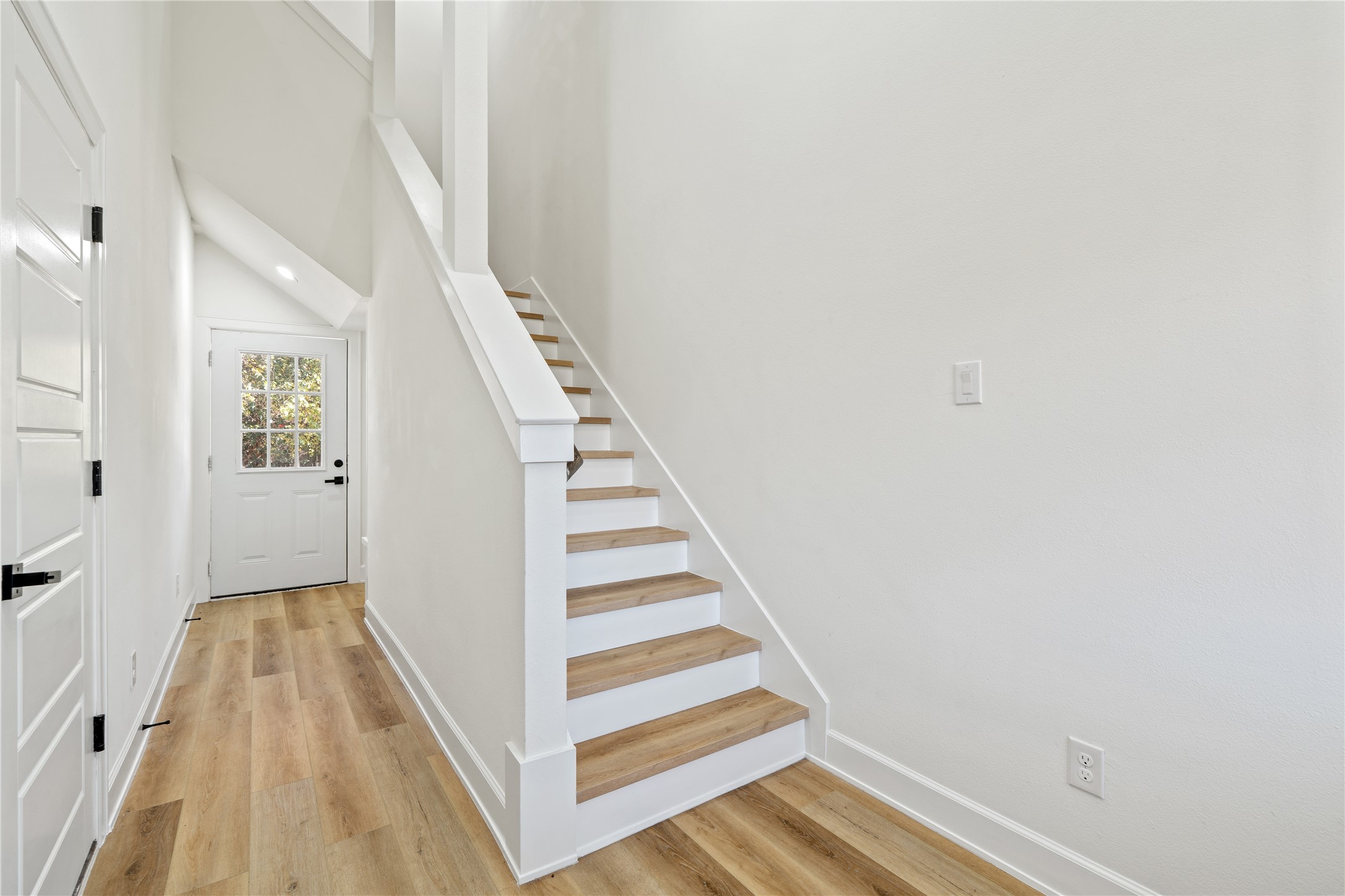 3601 Rebecca Street, Unit A Houston, TX 77021 - Photo 5 of 29 a view of a hallway with wooden floor and entryway