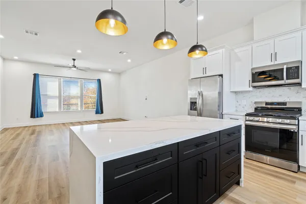 $2,350 | 3601 Rebecca Street, Unit A, Houston, TX 77021