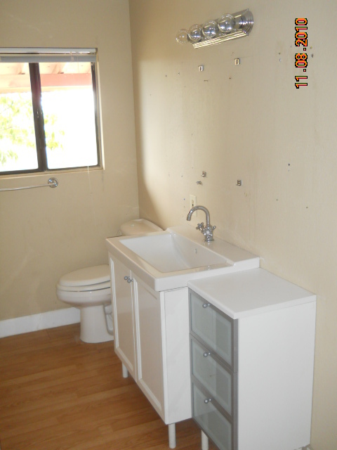 1014 North Mountain View Road Apache Junction, AZ 85119 - Photo 5 of 28 Bathroom