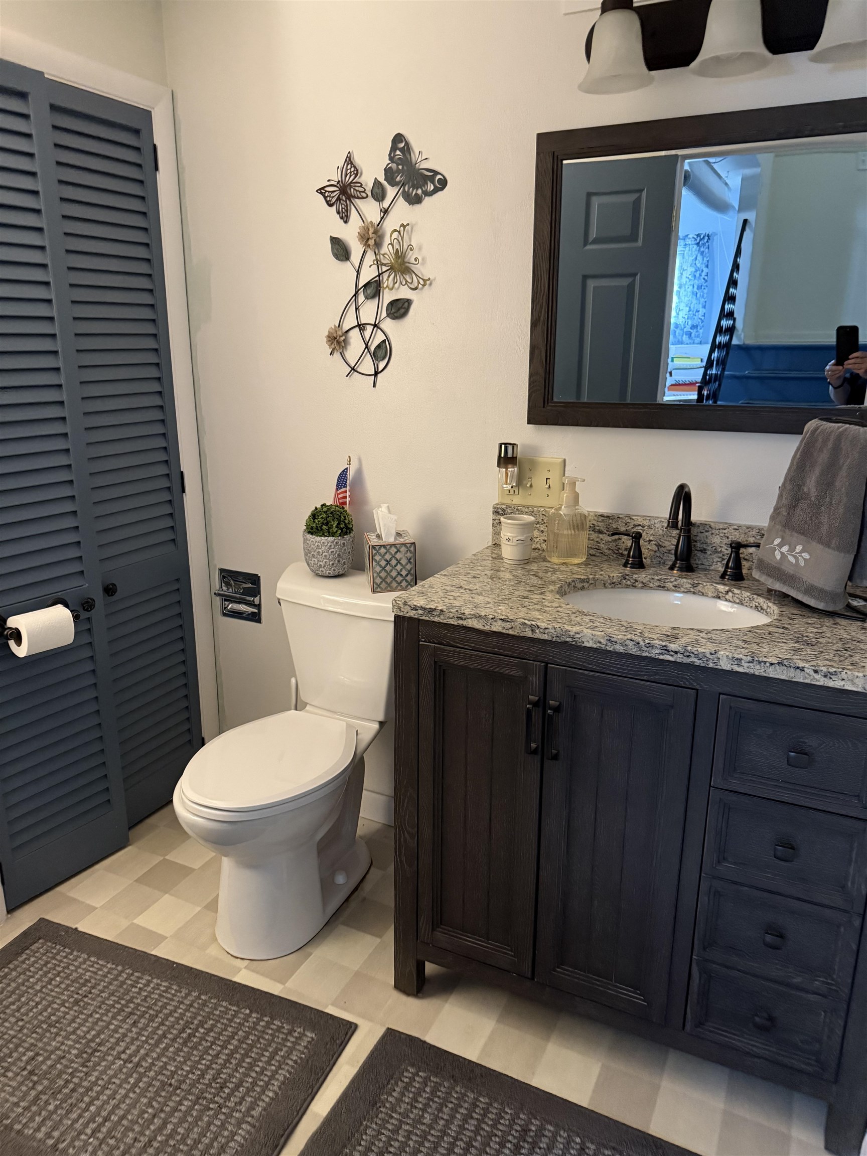1909 West Laurel Street Freeport, IL 61032 - Photo 13 of 32 a bathroom with a granite countertop toilet sink and mirror