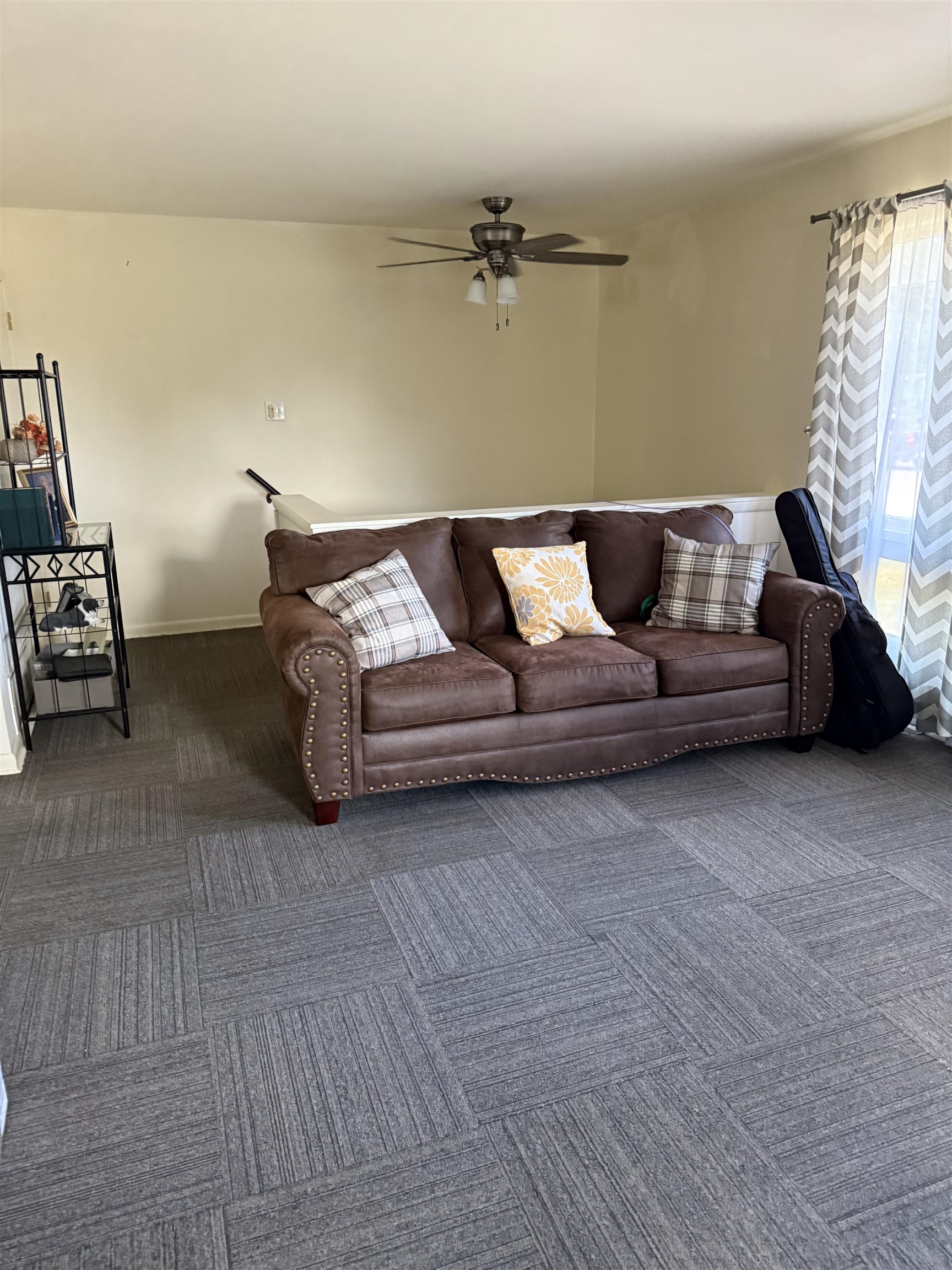 1909 West Laurel Street Freeport, IL 61032 - Photo 18 of 32 a living room with furniture