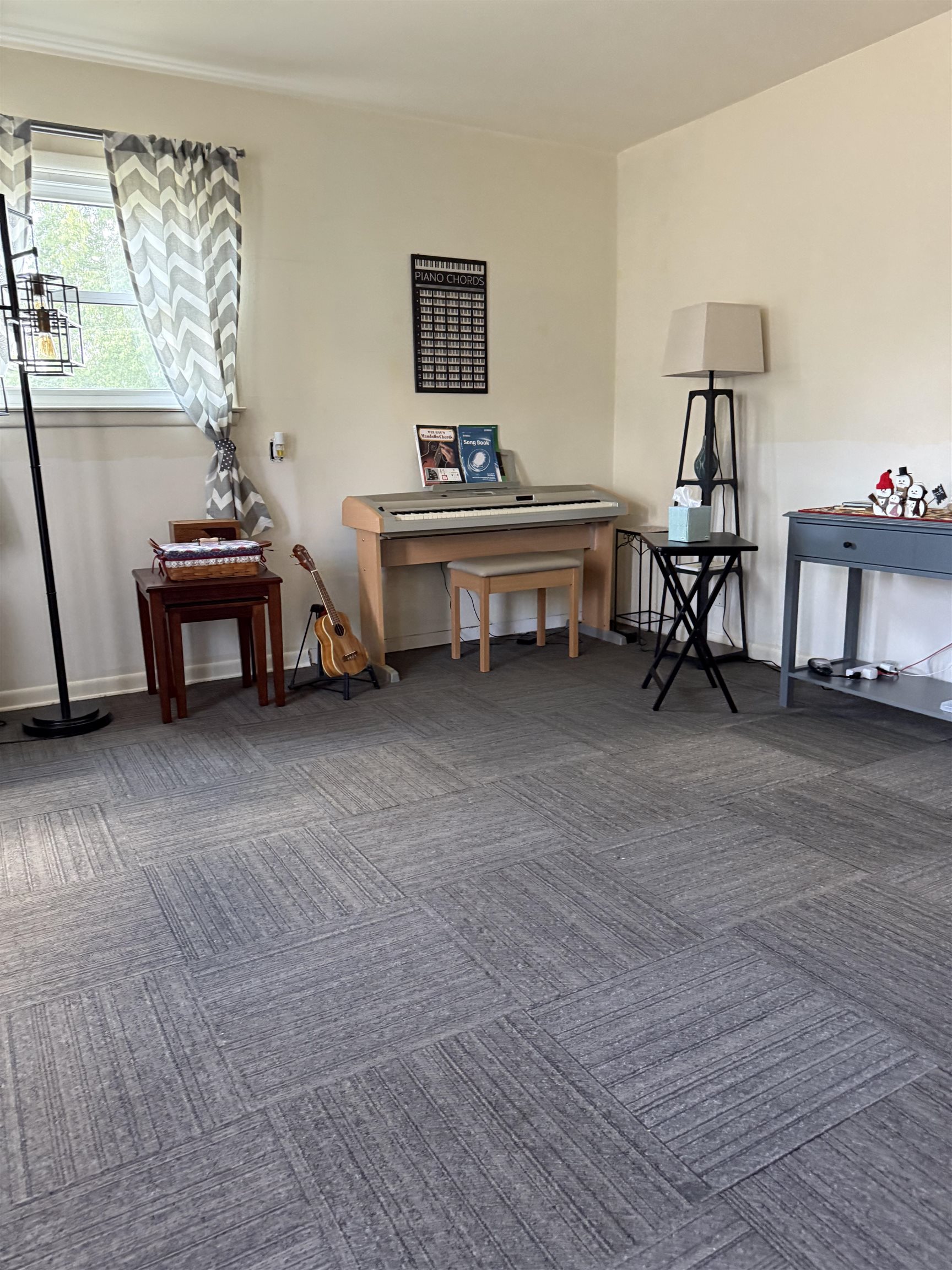 1909 West Laurel Street Freeport, IL 61032 - Photo 19 of 32 a bedroom with furniture and a window