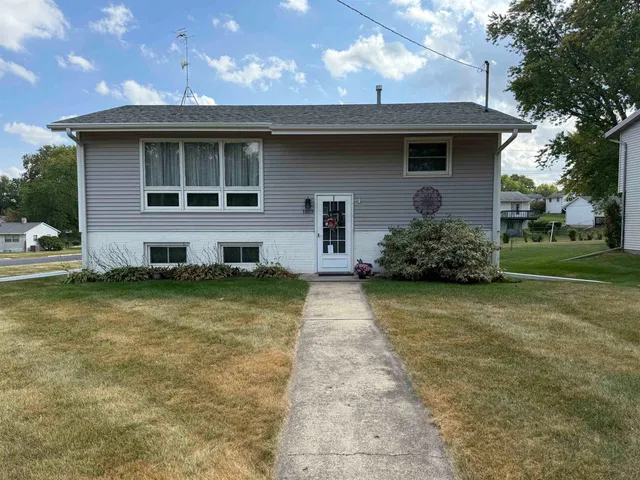 $169,900 | 1909 West Laurel Street, Freeport, IL 61032