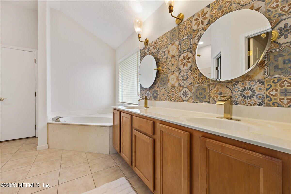 546 Lady Lake Road West Jacksonville, FL 32218 - Photo 8 of 25 08-Primary Bathroom