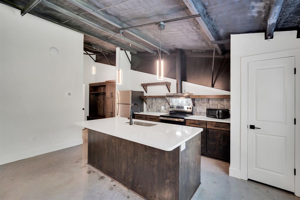 301 West Main Street, Unit 254 Midlothian, TX 76065 - Photo 2 of 18 a kitchen with a stove a refrigerator and a microwave