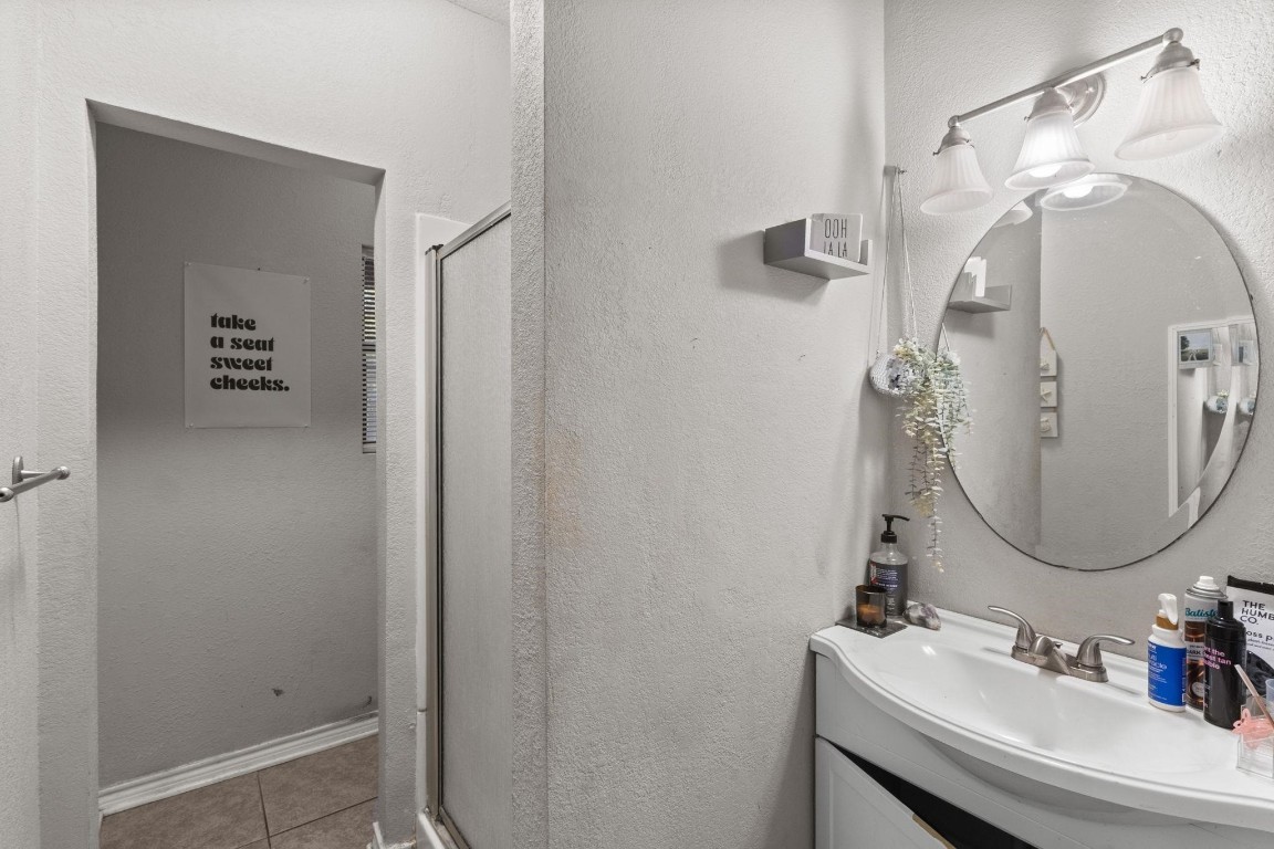 770 Katherene Avenue Bridge City, TX 77611 - Photo 14 of 29 a bathroom with a sink and a mirror