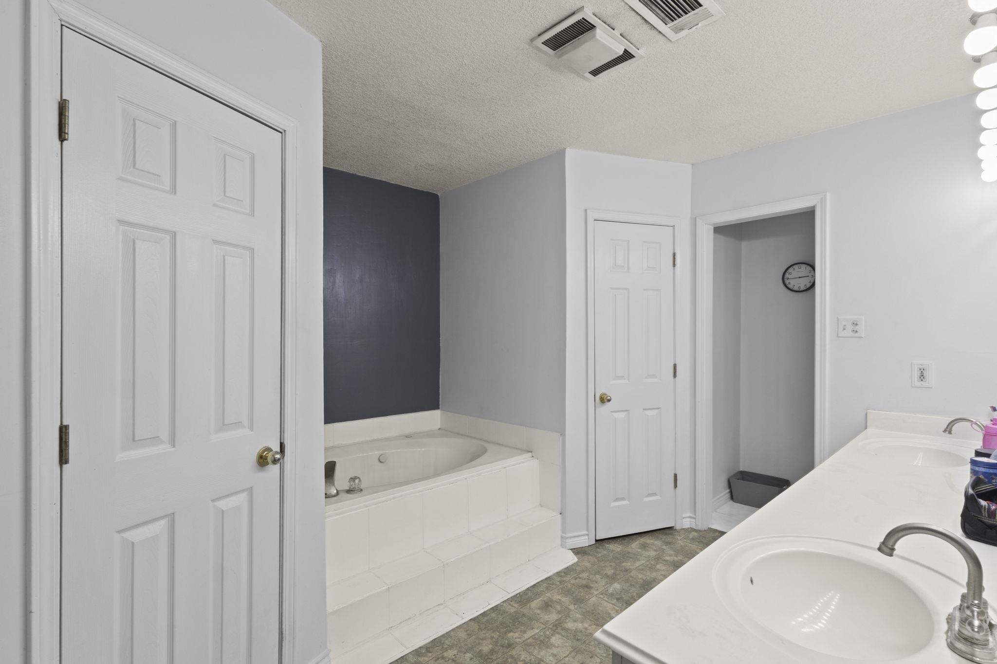 770 Katherene Avenue Bridge City, TX 77611 - Photo 18 of 29 a bathroom with a sink and a tub
