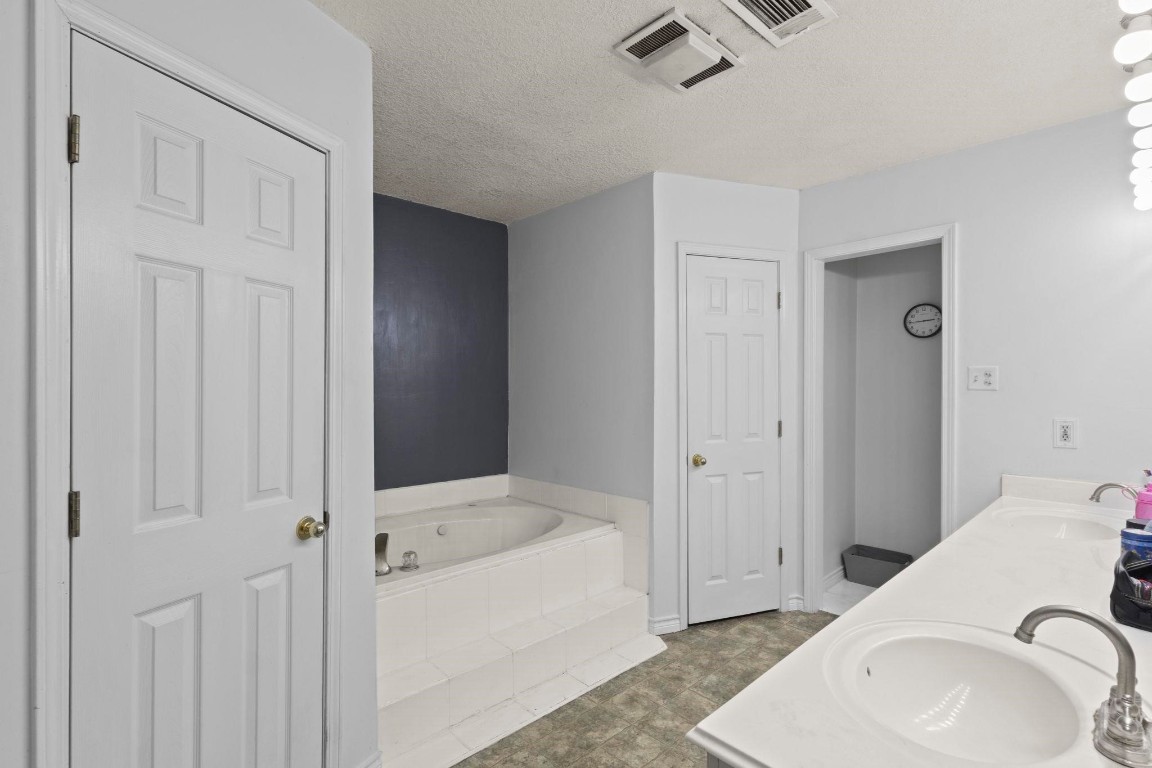 770 Katherene Avenue Bridge City, TX 77611 - Photo 20 of 29 a bathroom with a sink and a tub