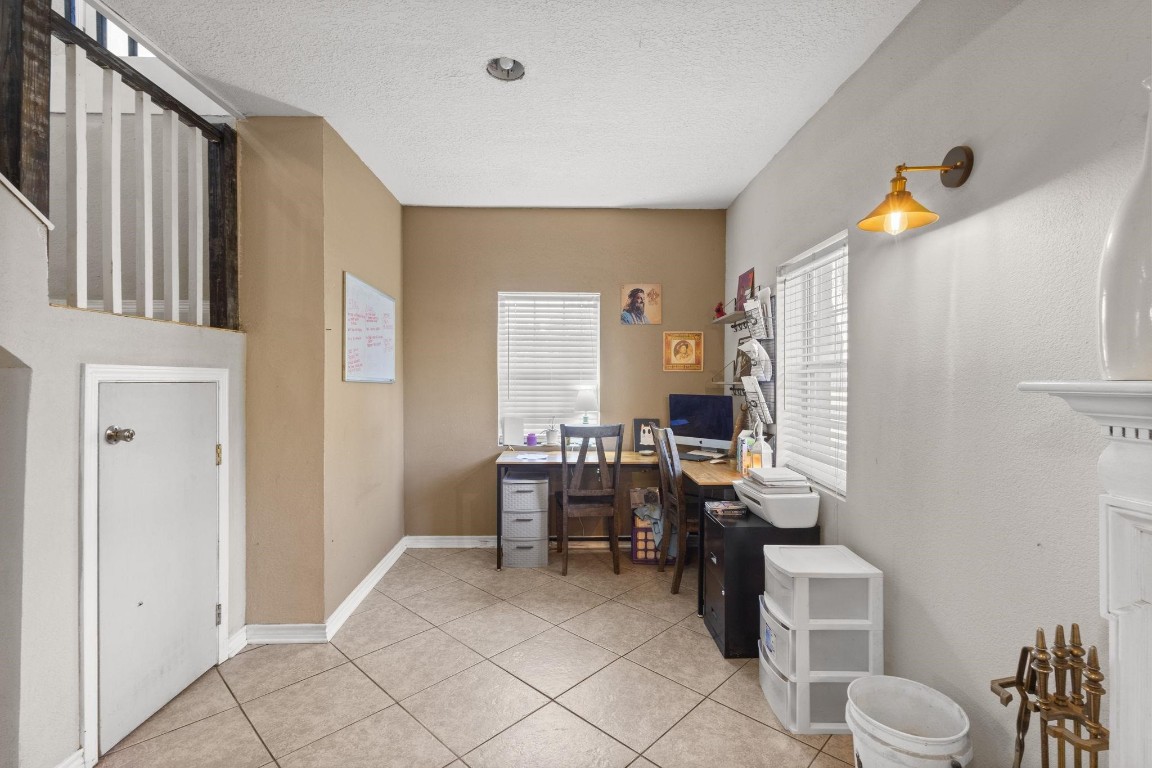 770 Katherene Avenue Bridge City, TX 77611 - Photo 9 of 29 a view of a livingroom with furniture and window