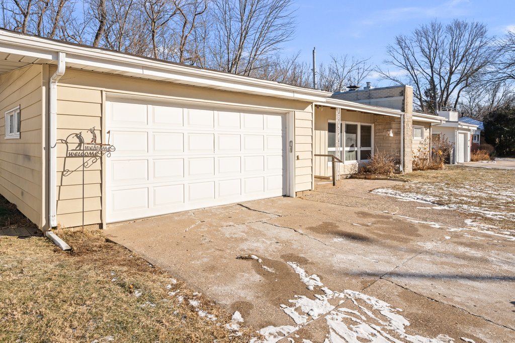 3102 15th Street Moline, IL 61265 - Photo 3 of 36