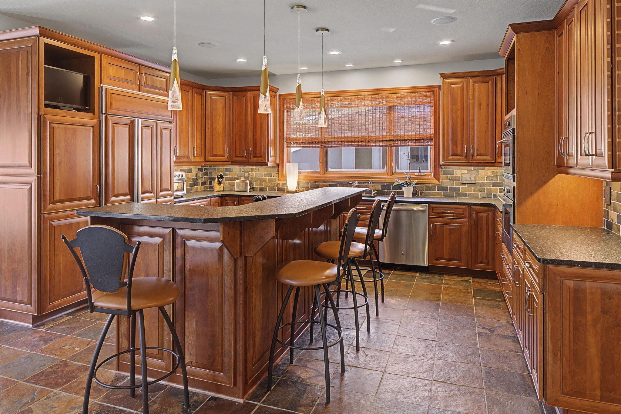 14250 Trace Ridge Road Wayzata, MN 55391 - Photo 12 of 38