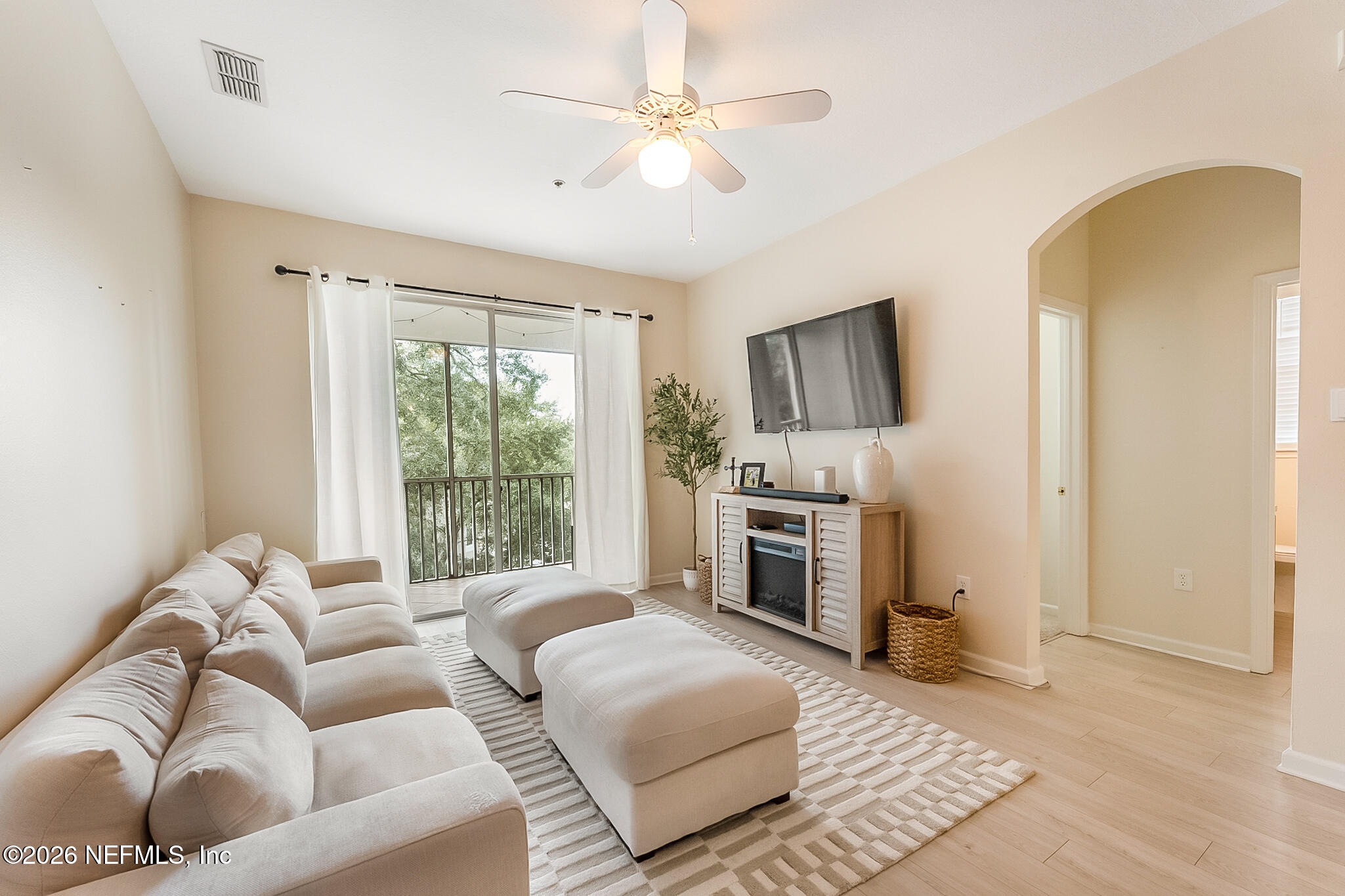 10550 Baymeadows Road, Unit 413 Jacksonville, FL 32256 - Photo 3 of 24 DSC02316