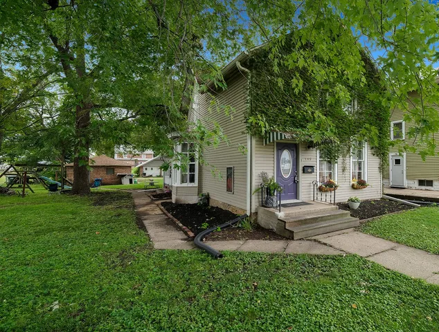 $95,500 | 109 6th Avenue, Sterling, IL 61081