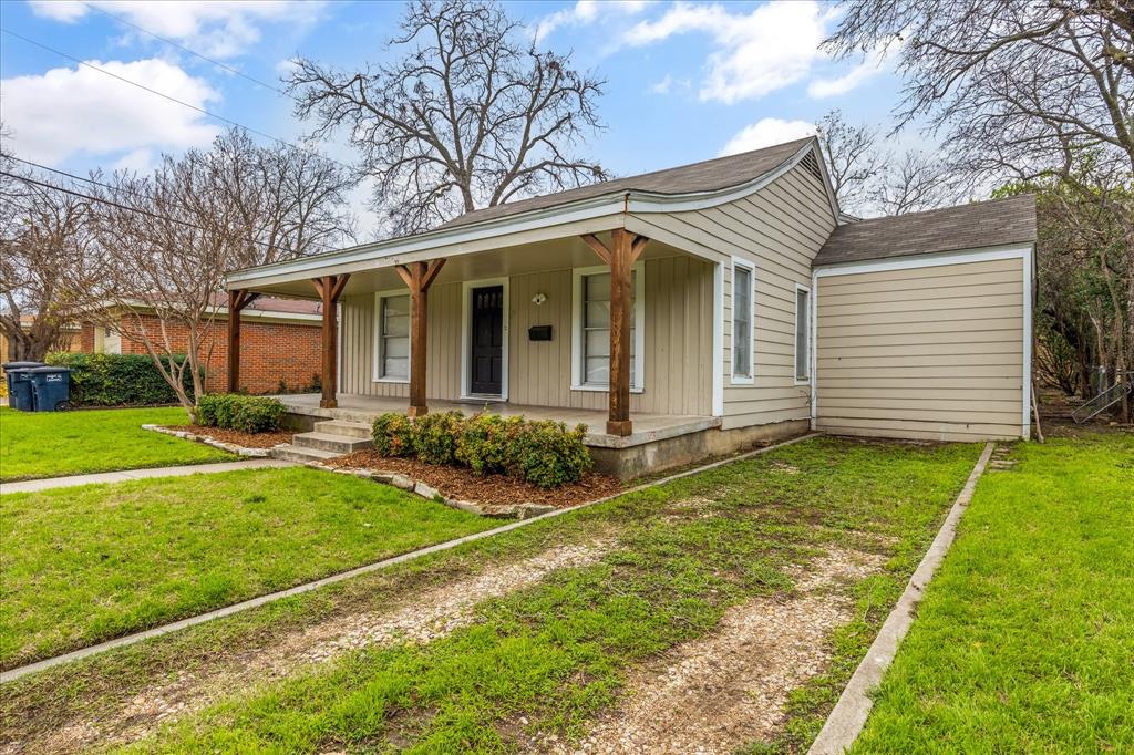 3554 Winston Road Fort Worth, TX 76109 - Photo 3 of 25 a front view of house with yard and green space