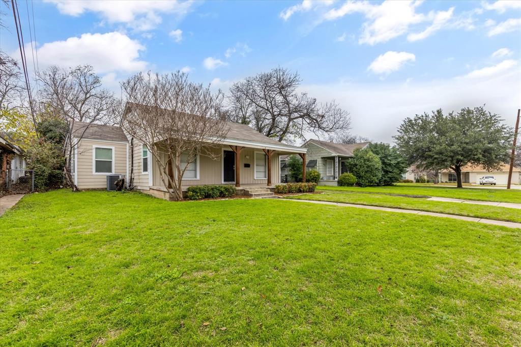 3554 Winston Road Fort Worth, TX 76109 - Photo 6 of 25 a front view of house with yard and green space