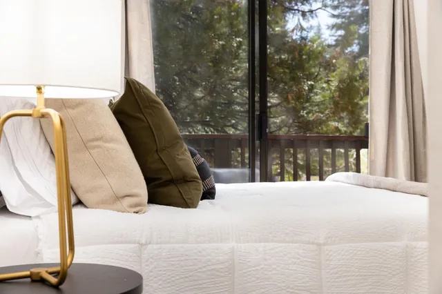 a view of entryway with a front door