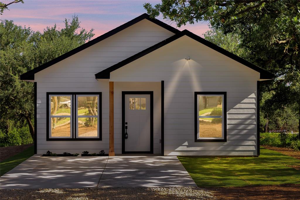 815 Southwest 28th Street Mineral Wells, TX 76067 - Photo 3 of 40 a front view of a house with a yard