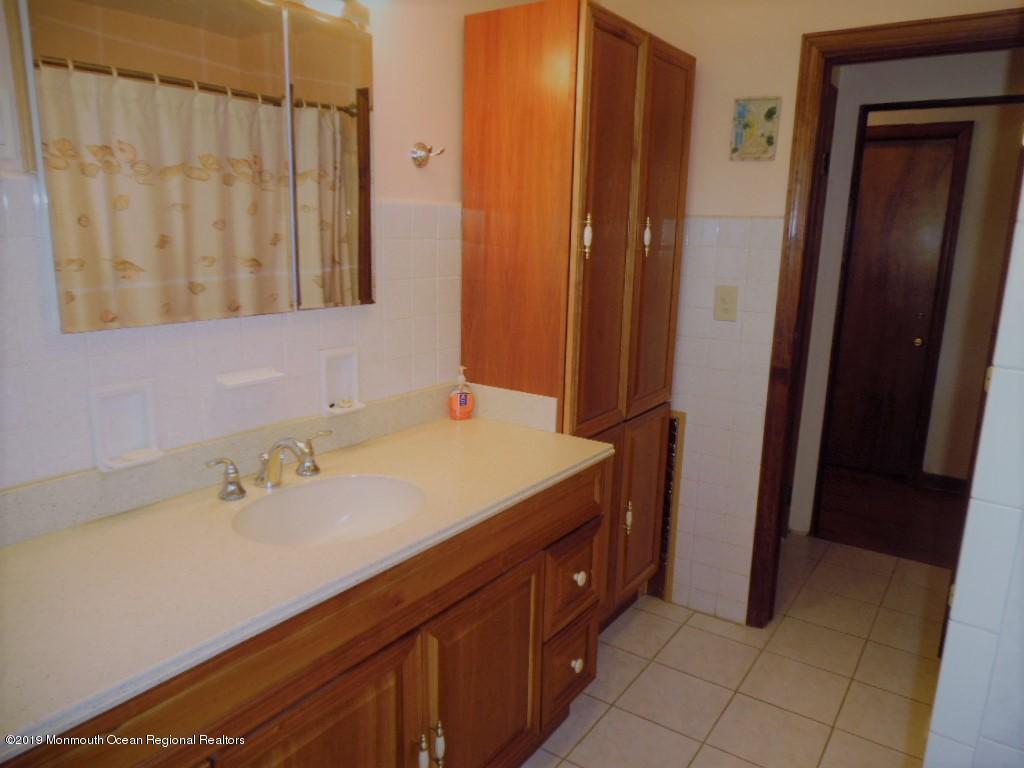 50 Holmes Mill Road Cream Ridge, NJ 08514 - Photo 16 of 27 Main bath