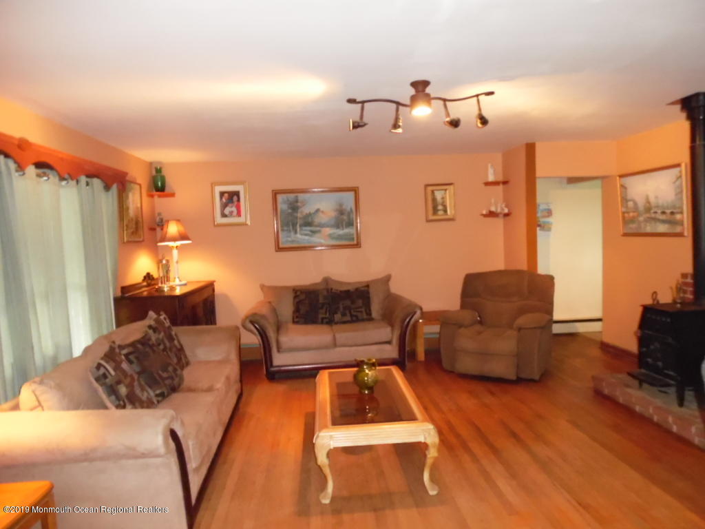 50 Holmes Mill Road Cream Ridge, NJ 08514 - Photo 5 of 27 livingroom