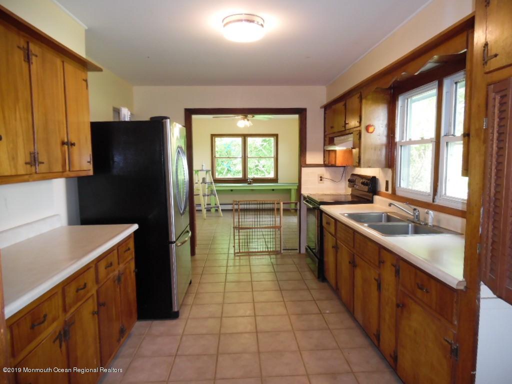 50 Holmes Mill Road Cream Ridge, NJ 08514 - Photo 9 of 27 kitchen2