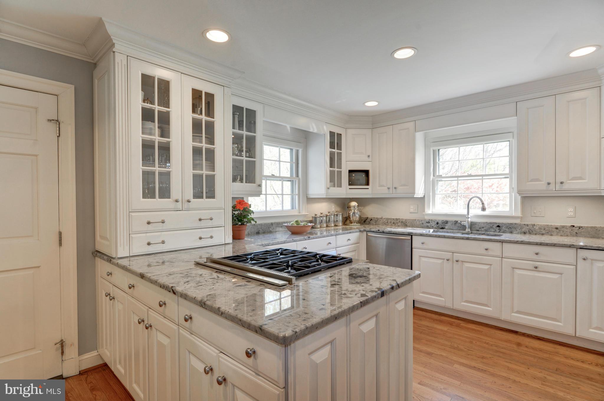11908 Gregerscroft Road Potomac, MD 20854 - Photo 8 of 30 Kitchen