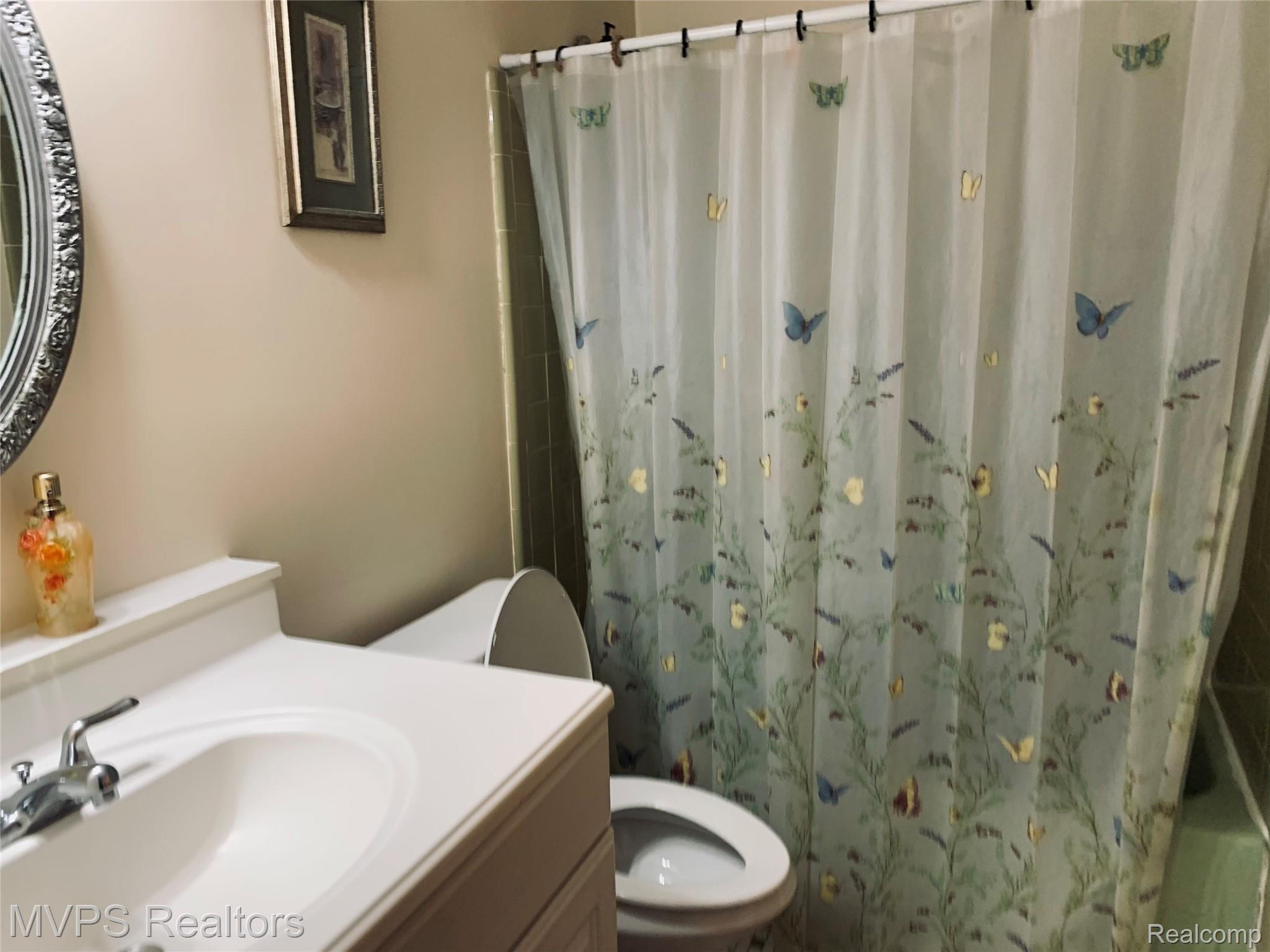 4428 15 Mile Road Sterling Heights, MI 48310 - Photo 15 of 17 15 mile bath.jpg
