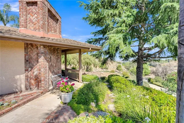 a view of a backyard with garden
