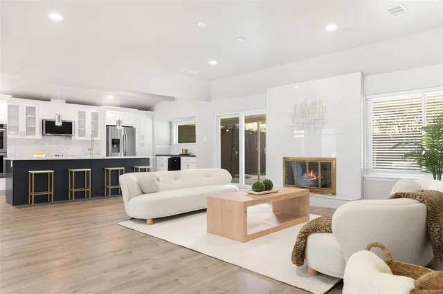 $5,575 | 6350 Glennox Lane, Dallas, TX 75214