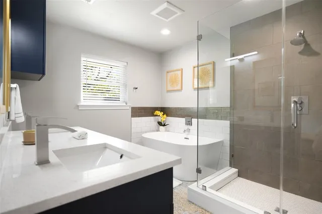 $5,575 | 6350 Glennox Lane, Dallas, TX 75214