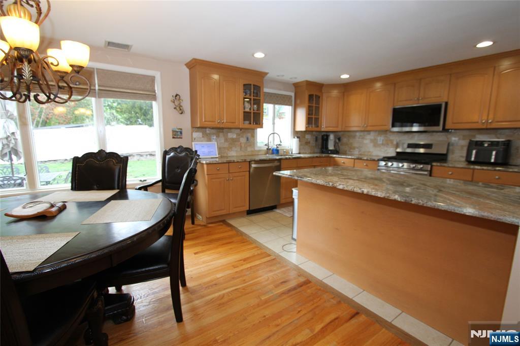 7 Stuart Street Waldwick, NJ 07463 - Photo 12 of 49