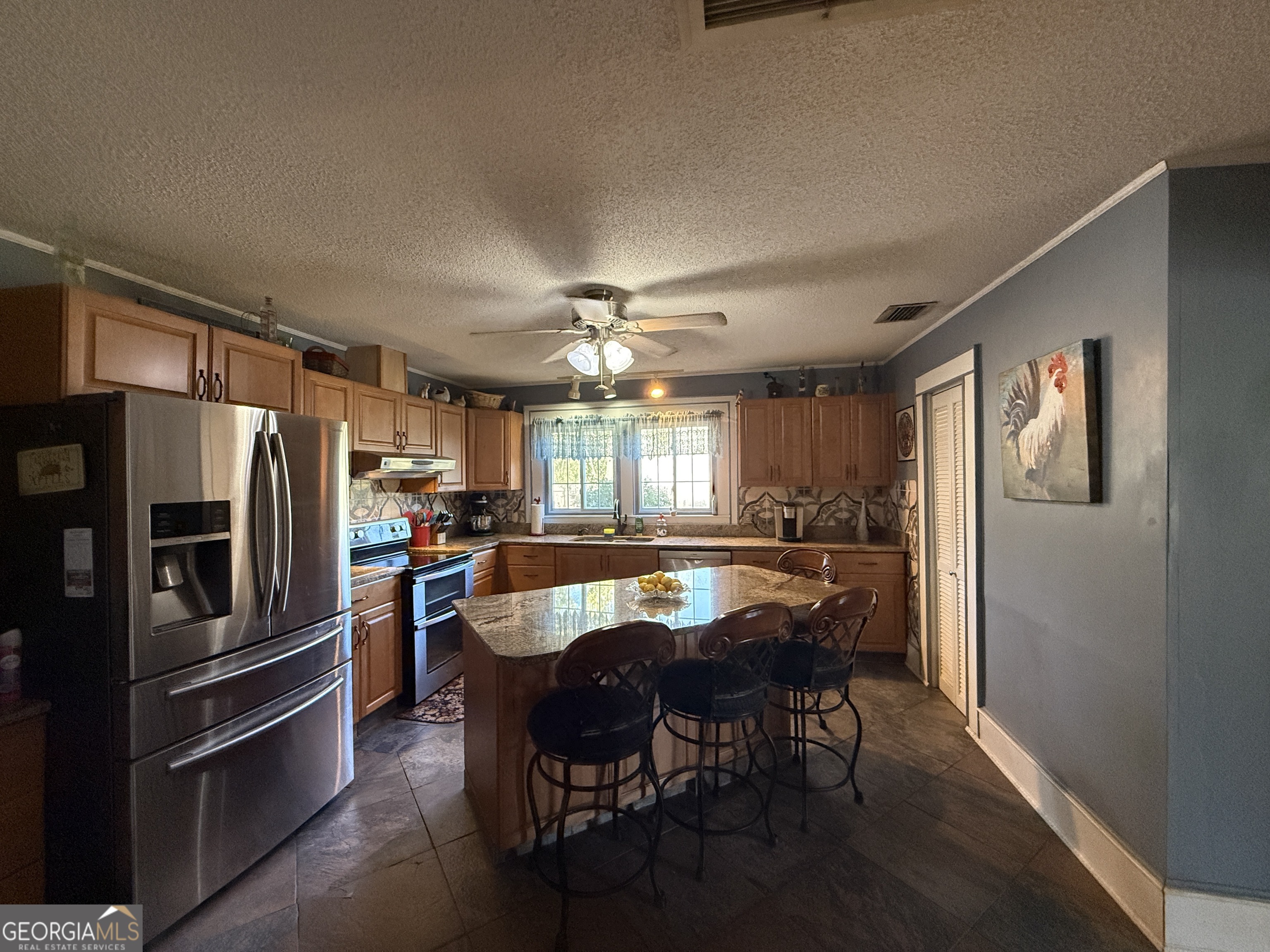 219 North College Street Pembroke, GA 31321 - Photo 11 of 24 a dining room with furniture and window