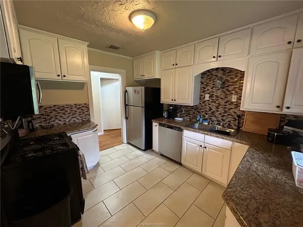 $1,950 | 710 Enfield Street, Bryan, TX 77802