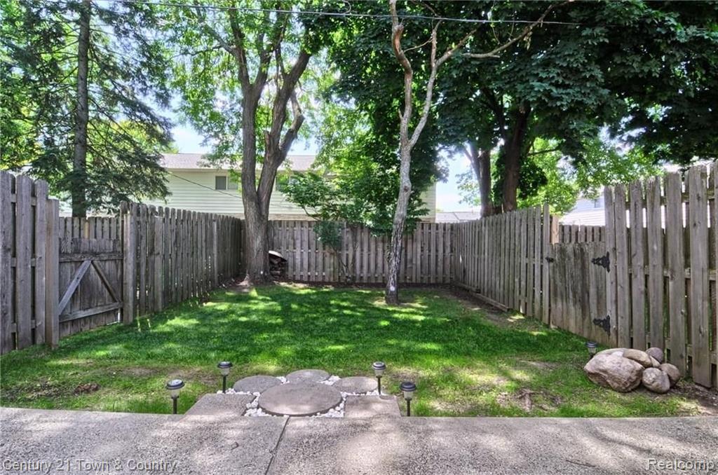 111 Manor Way Rochester, MI 48309 - Photo 27 of 32