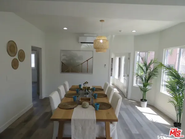 $5,895 | 1587 West 35th Place, Los Angeles, CA 90018