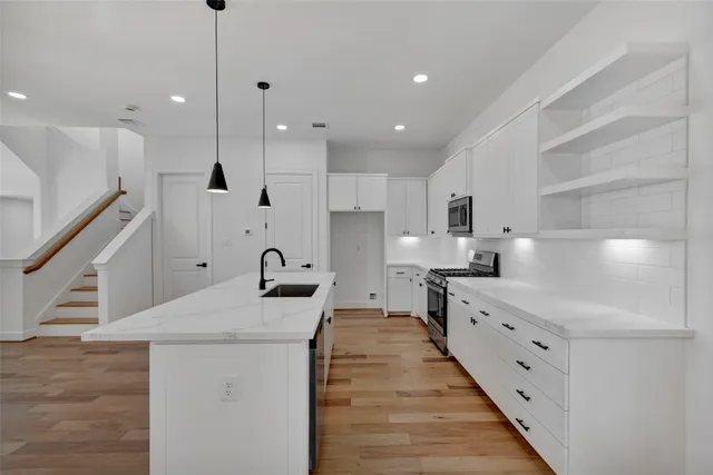 $2,400 | 9426 Campbell Road, Unit C, Houston, TX 77080