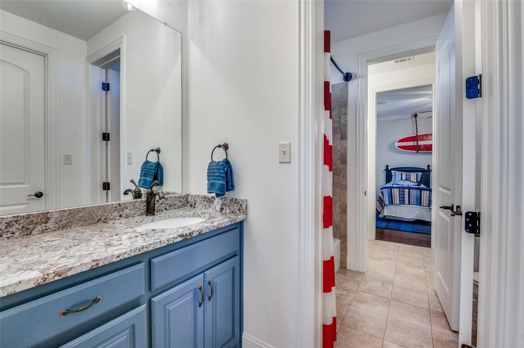 1404 Cumberland Drive Corsicana, TX 75110 - Photo 28 of 40 a bathroom with a sink vanity and mirror