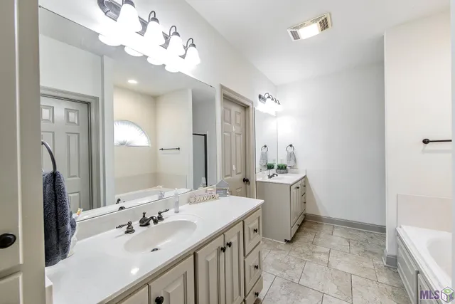 $279,000 | 176 Lake Howard Avenue, Thibodaux, LA 70301