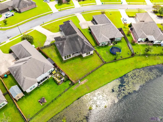 $279,000 | 176 Lake Howard Avenue, Thibodaux, LA 70301