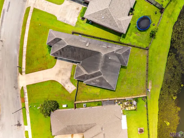 $279,000 | 176 Lake Howard Avenue, Thibodaux, LA 70301