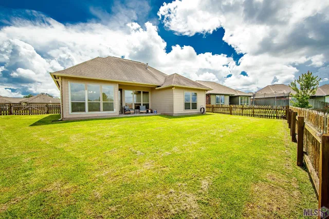 $279,000 | 176 Lake Howard Avenue, Thibodaux, LA 70301