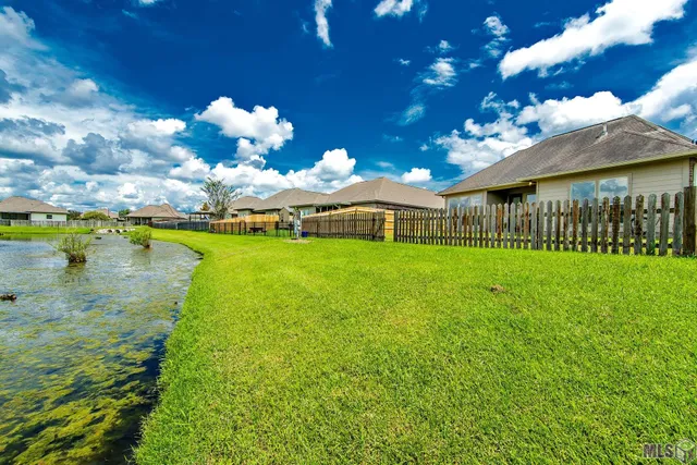 $279,000 | 176 Lake Howard Avenue, Thibodaux, LA 70301