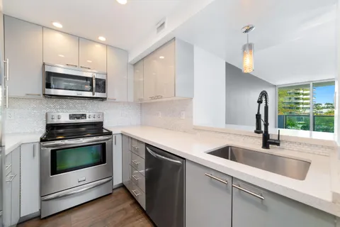 $399,000 | 1200 West Avenue, Unit 316, Miami Beach, FL 33139