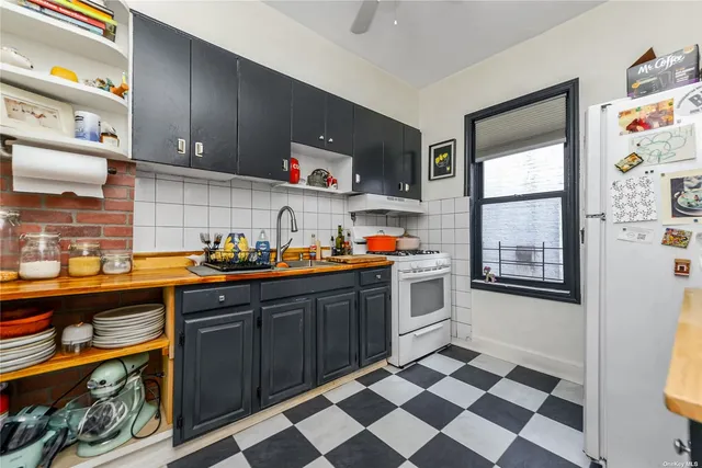 $1,600,000 | 26-21 30th Street | Astoria