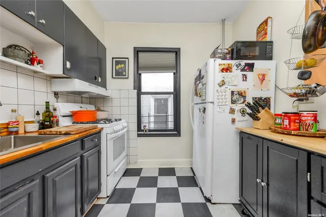 $1,600,000 | 26-21 30th Street | Astoria