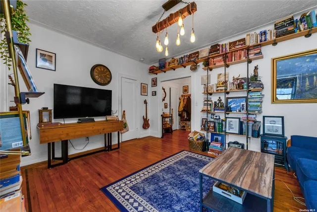 $1,600,000 | 26-21 30th Street | Astoria